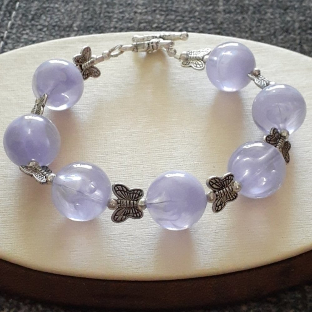NWOT Light Purple Beaded Butterfly Bracelet Z103